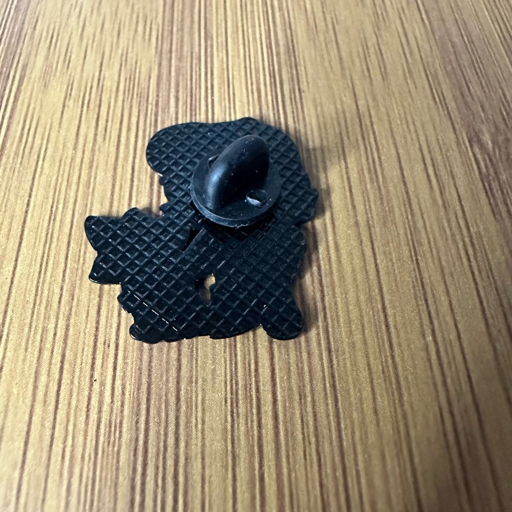 Stranger Things Enamel Pin - Dustin - Picture 2 of 2
